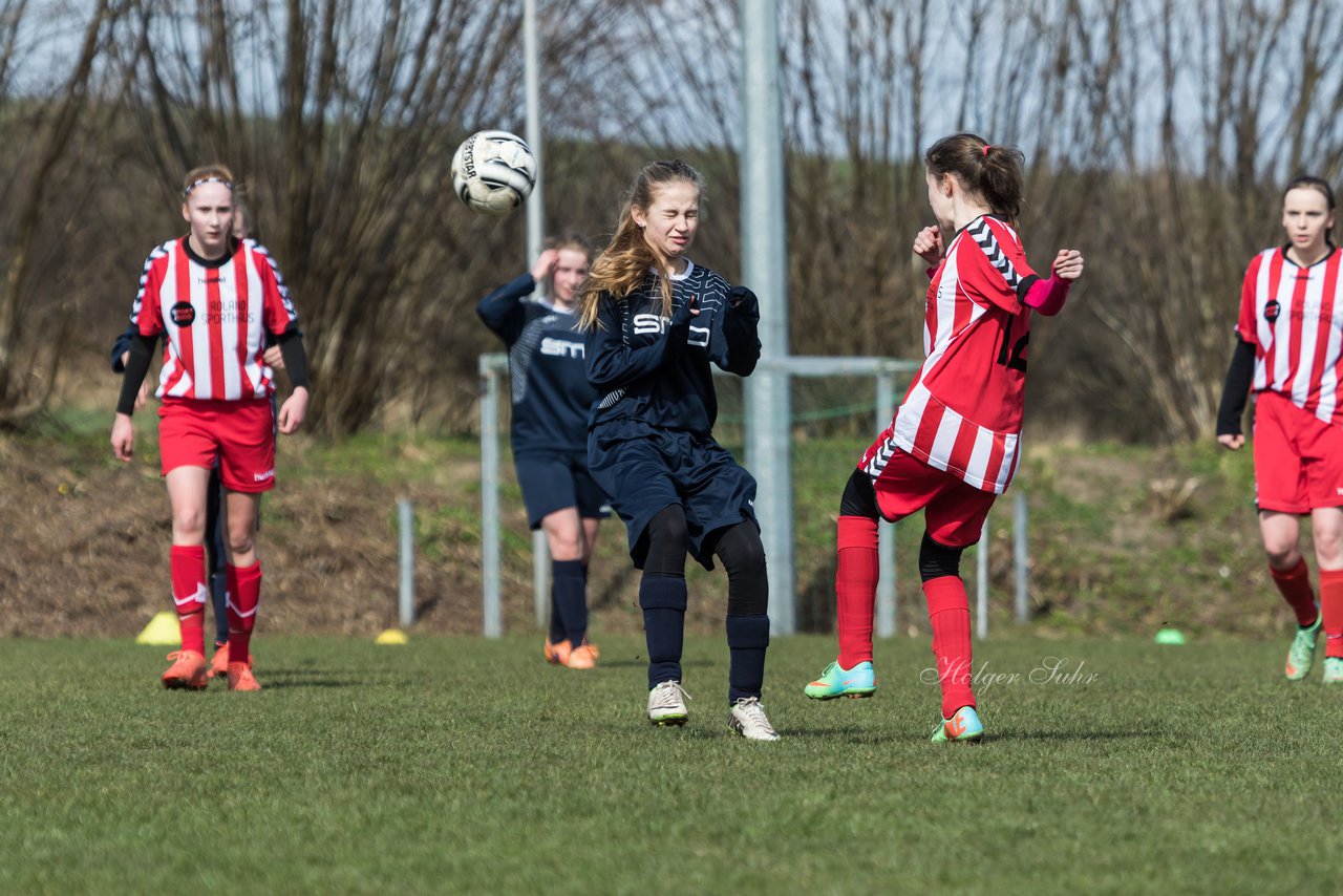 Bild 134 - C-Juniorinnen TSV Zarpen - TuS Tensfeld : Ergebnis: 2:1